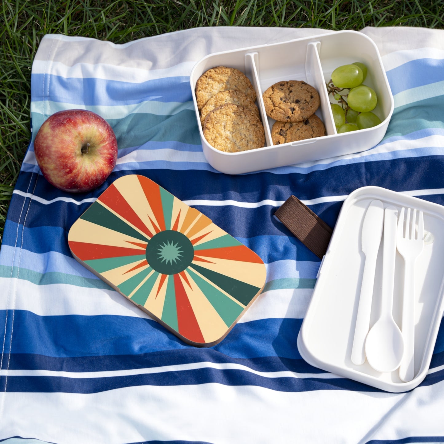 Vintage Fashion Inspiration: Starburst Bento Box with 1950s and 1960s Flair