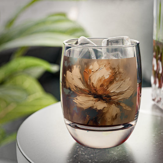 Artistic Fusion: Whiskey Glass Infused with Tan Hua-Inspired Abstract Art