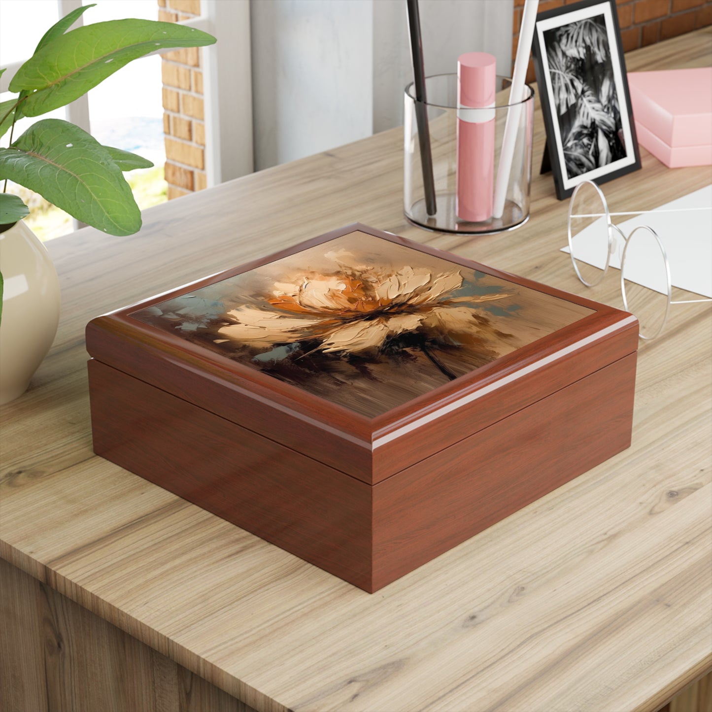 Artistic Fusion: Jewelry Box Infused with Tan Hua-Inspired Abstract Art