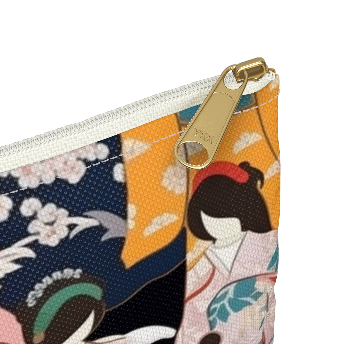 Kimono Dreams Accessory Pouch: Experience Japanese Elegance