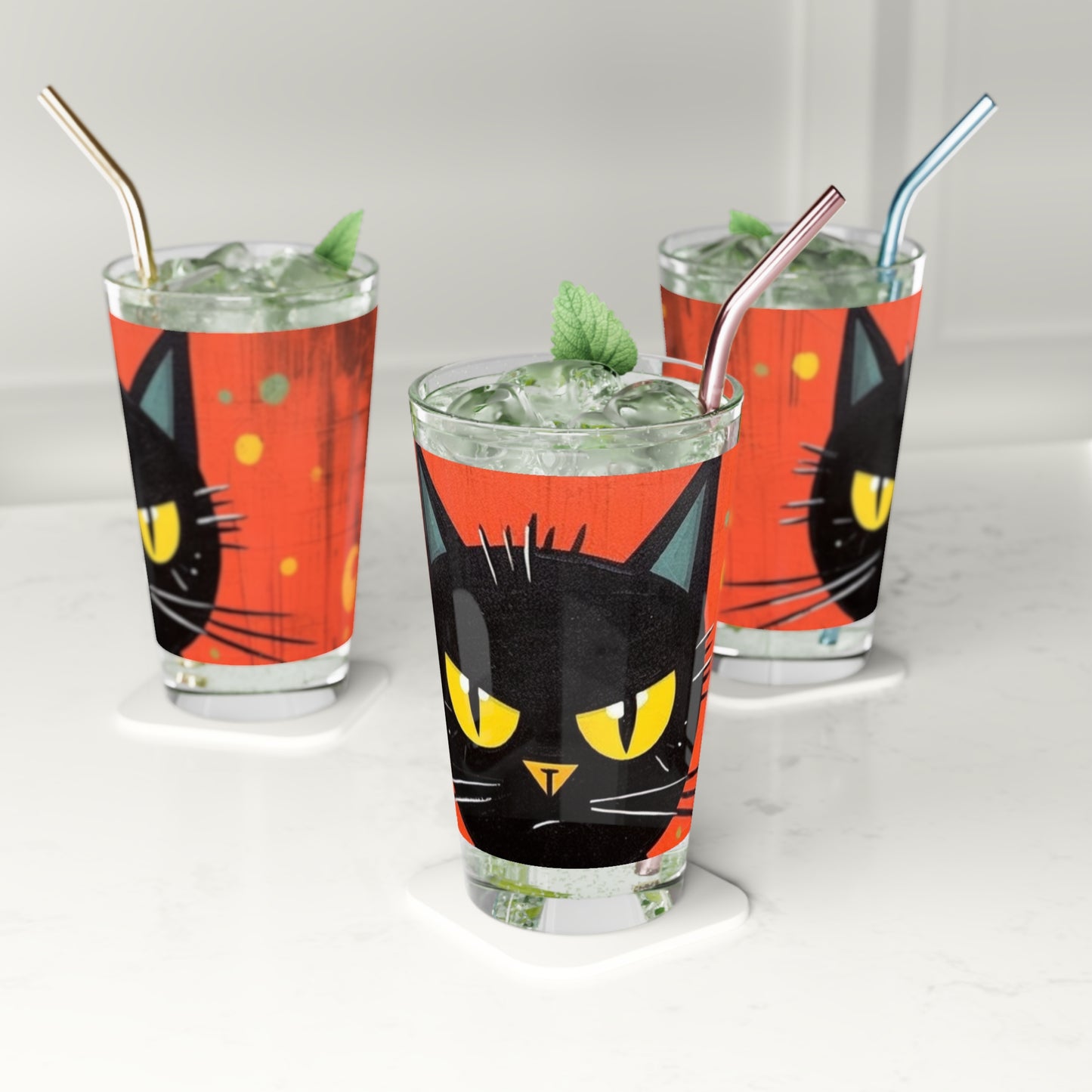 Fashionably Retro Feline: Midcentury Modern Pint Glass with a Vintage Cat-Inspired Flair