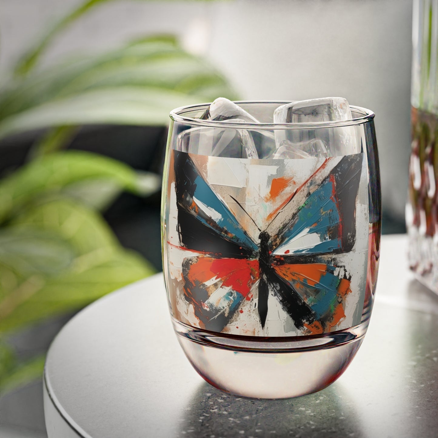 Monarch Butterfly Elegance: Whiskey Glass with Artistic Flair