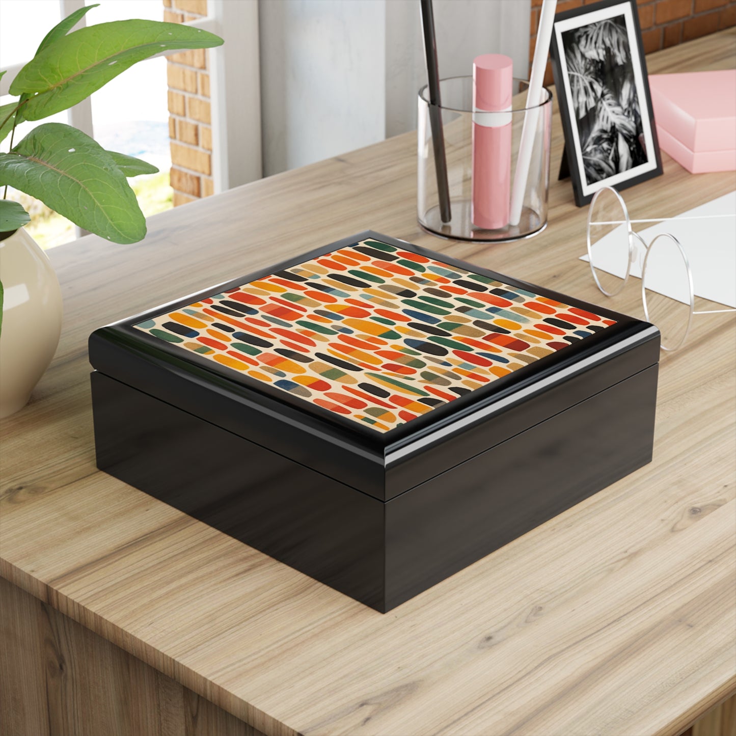 Translucent Colors Jewelry Box: An Artistic Fusion of Shape and Design