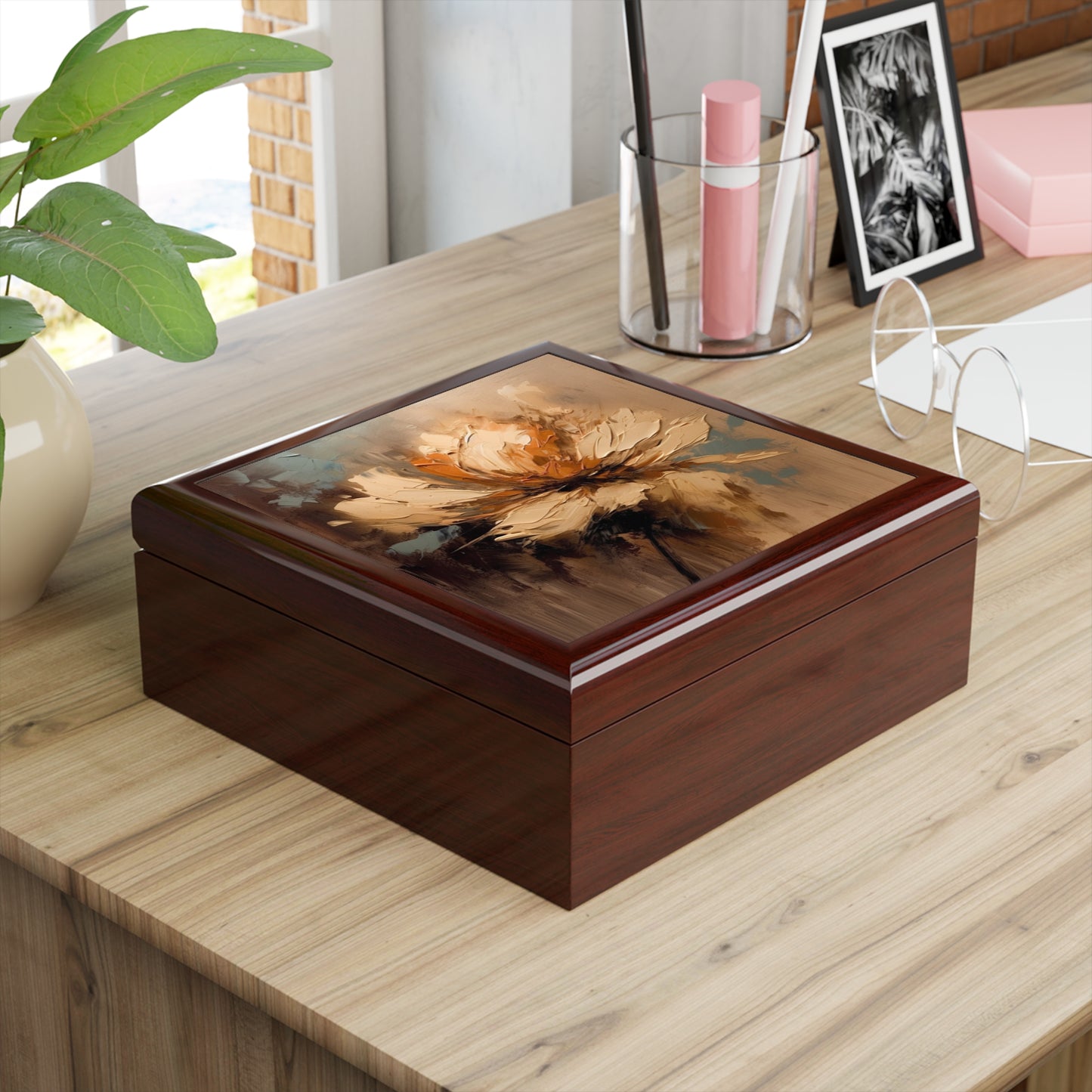 Artistic Fusion: Jewelry Box Infused with Tan Hua-Inspired Abstract Art